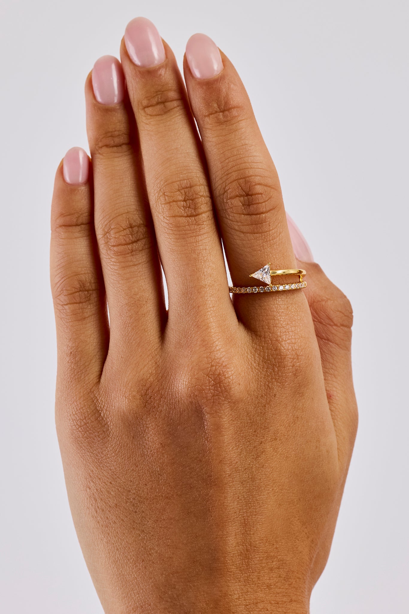 Dreieckiger, mit Strass besetzter Drehring – 1,5 mm – Gold